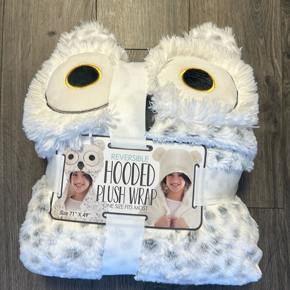 Reversible Hooded Plush Wrap - White/Gray Owl